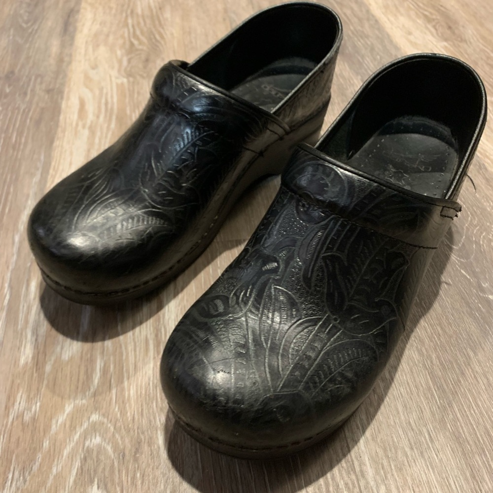 pre-owned Dansko women’s clogs.